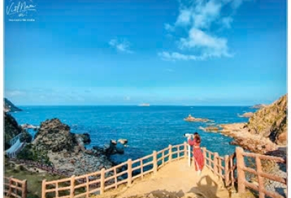 QUY NHƠN – PHÚ YÊN  HÒN KHÔ – LẶN NGẮM SAN HÔ – KỲ CO – EO GIÓ – GHÀNH RÁNG - GÀNH ĐÁ DĨA – NHÀ THỜ MẰNG LĂNG – MŨI ĐIỆN